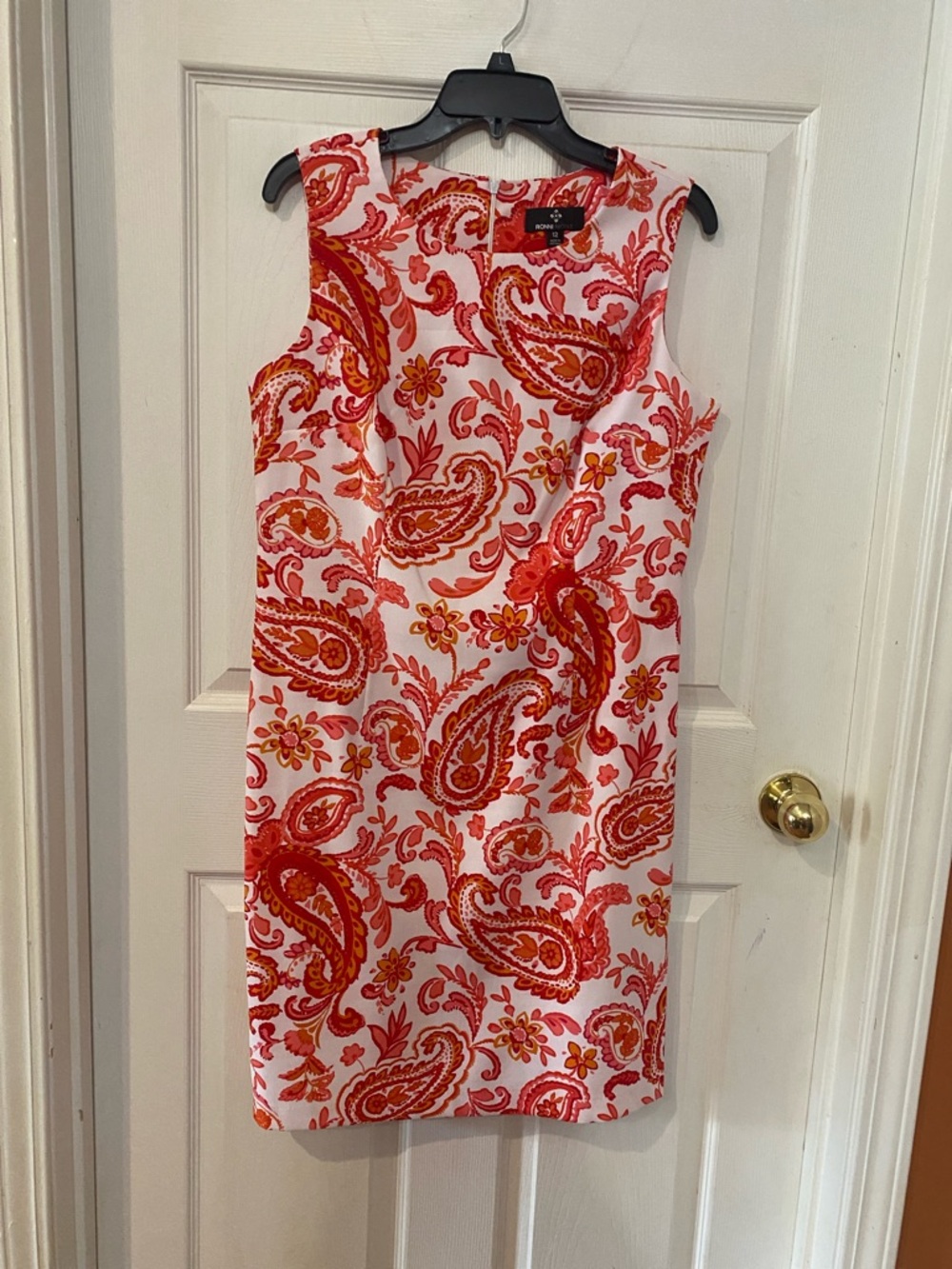 Ronni Nicole Sleeveless Paisley Shift Dress in Red and Orange